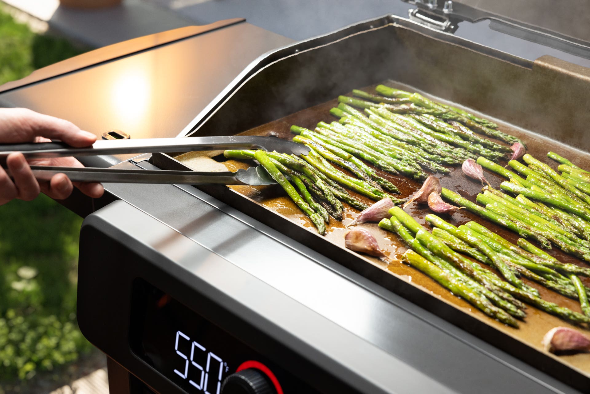 Recipes: Griddled Pencil-Thin Asparagus with Lemon Aioli